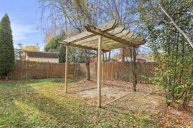 Building Photo - 1337 Cedarwood Dr