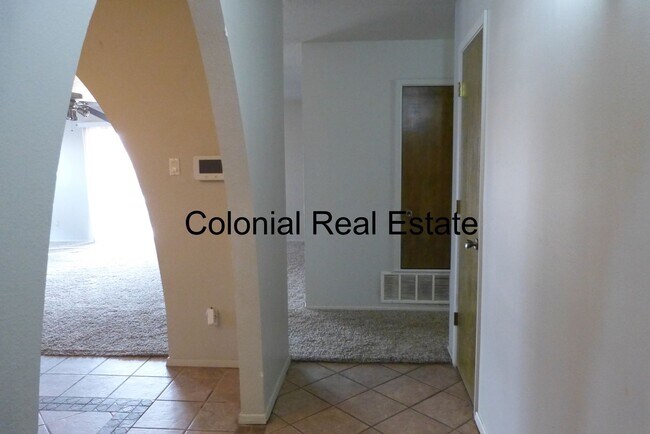 Building Photo - Spacious 3 bedroom 2 bathroom home