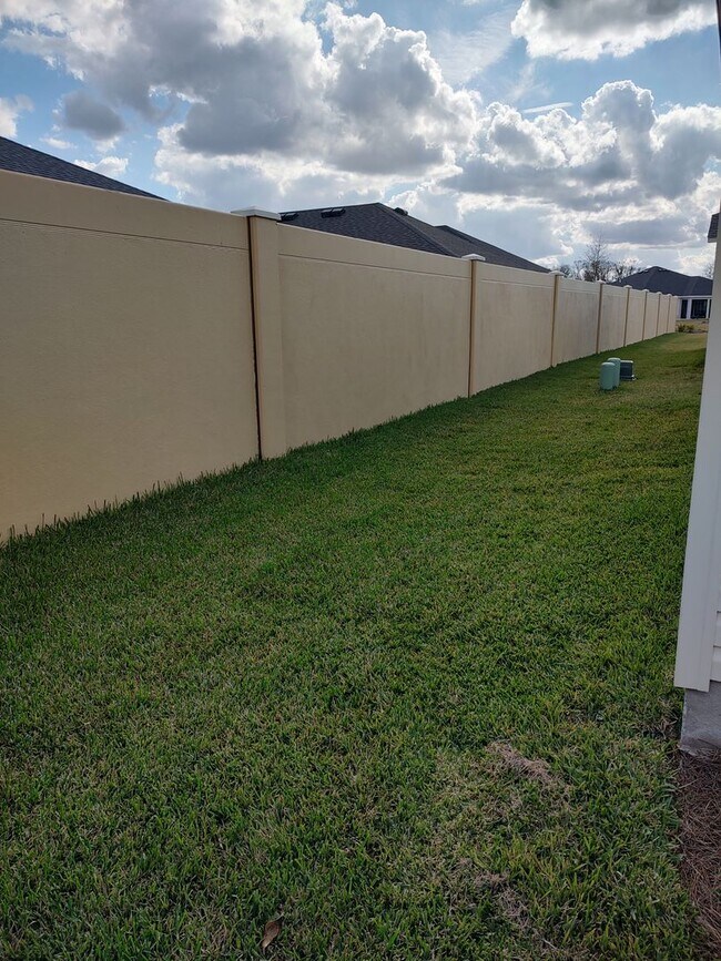 Building Photo - Ready to Rent Patio Villas in Deluna Village 55 + Community