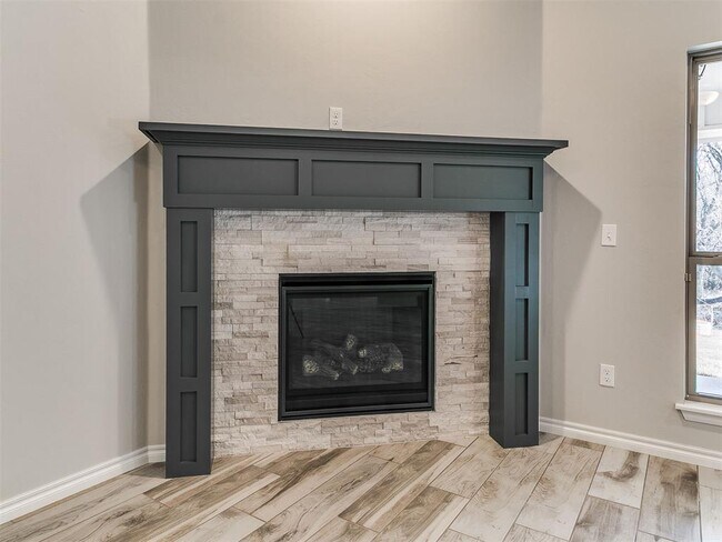 Building Photo - 12200 Rockbed Dr