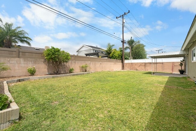 Building Photo - 17551 Misty Ln