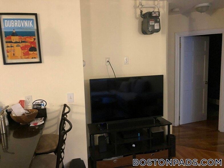 Building Photo - 28 Fleet St