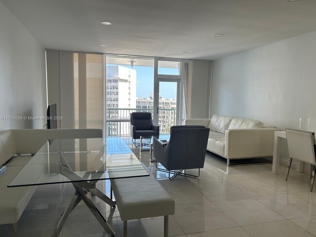 Building Photo - 1408 Brickell Bay Dr