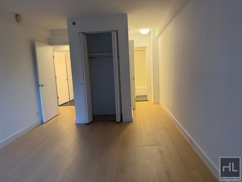 Building Photo - East 39th Street