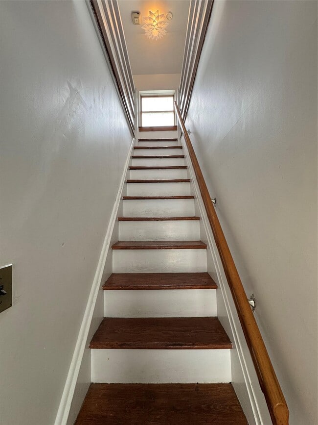 Building Photo - 12 Villard Ave