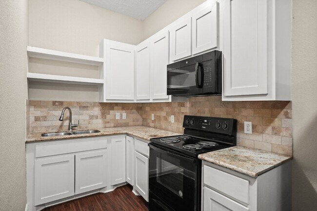 Building Photo - One of a kind, adorable 2 bed/1bath