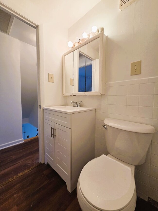 Building Photo - Traditional 4 bedroom cape in Staples Mill and Libbie Road corridor.