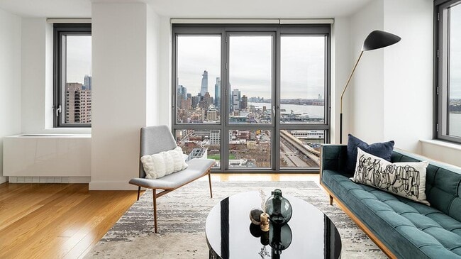 Building Photo - 606 W 57th St
