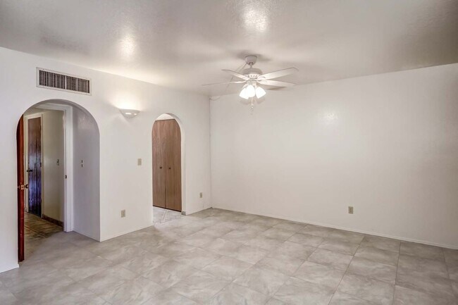 Building Photo - 5374 N Flint Ave