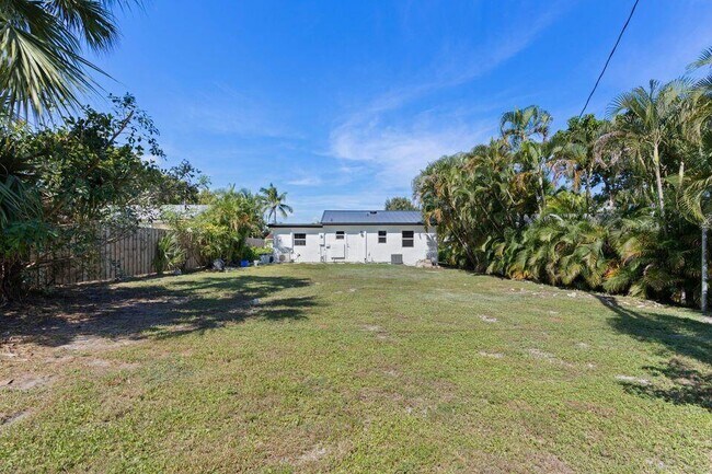 Building Photo - 212 SE 1st Ave