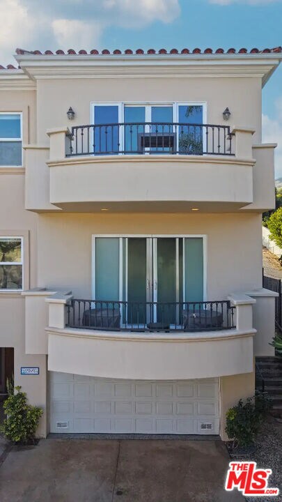 Building Photo - 23935 De Ville Way