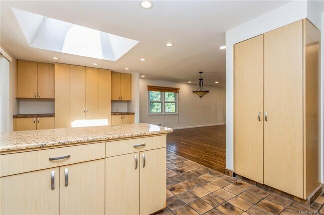 Building Photo - 2 Merion Dr