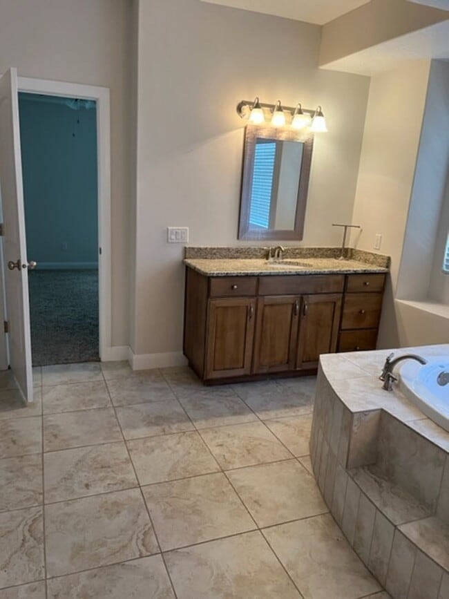 Building Photo - Spacious 3 Bedroom Home in Little Valley