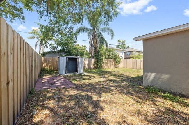 Building Photo - "Charming 4-Bedroom Tampa Home with 2 Full Baths and Spacious Layout!"