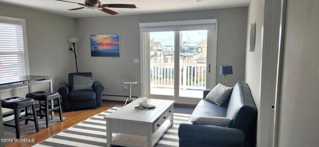 Building Photo - 100 18th Ave