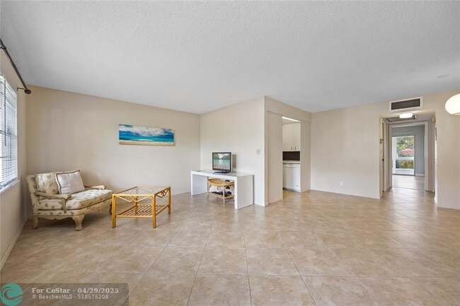 Primary Photo - 4701 Martinique Dr