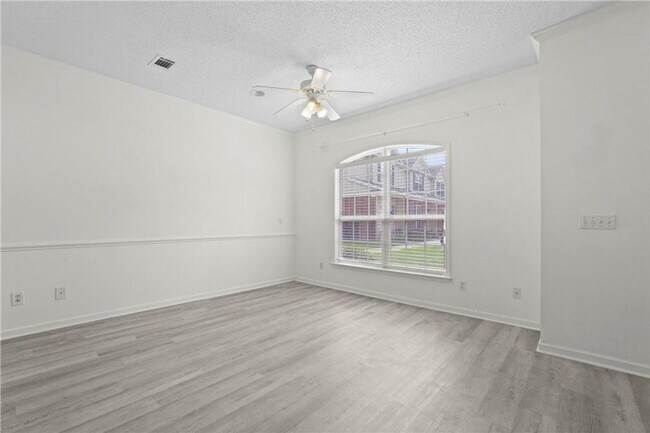 Building Photo - Spacious 3-Bedroom Townhouse in Prime Savannah Location, Move-in Special: FREE RENT for December!!