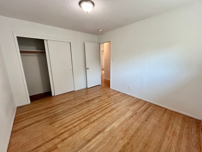 Building Photo - Fall Rental: Charming 2-bedroom, 1-bathroom duplex near UC Davis featuring central heating and ai...