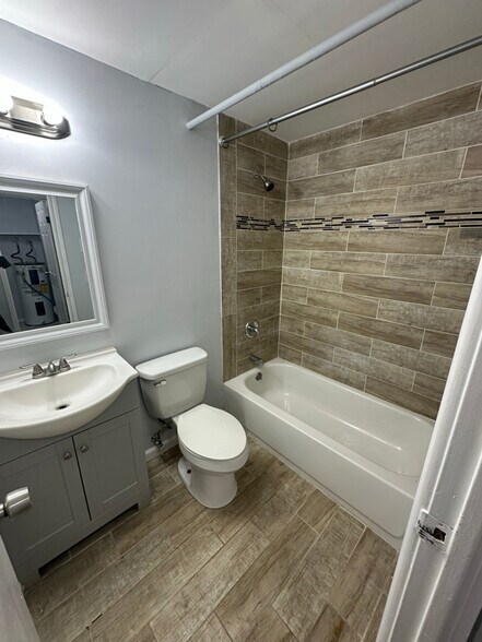 Building Photo - 32 Old Foxon Rd