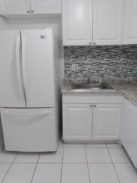 Kitchen - 16751 NE 9th Ave