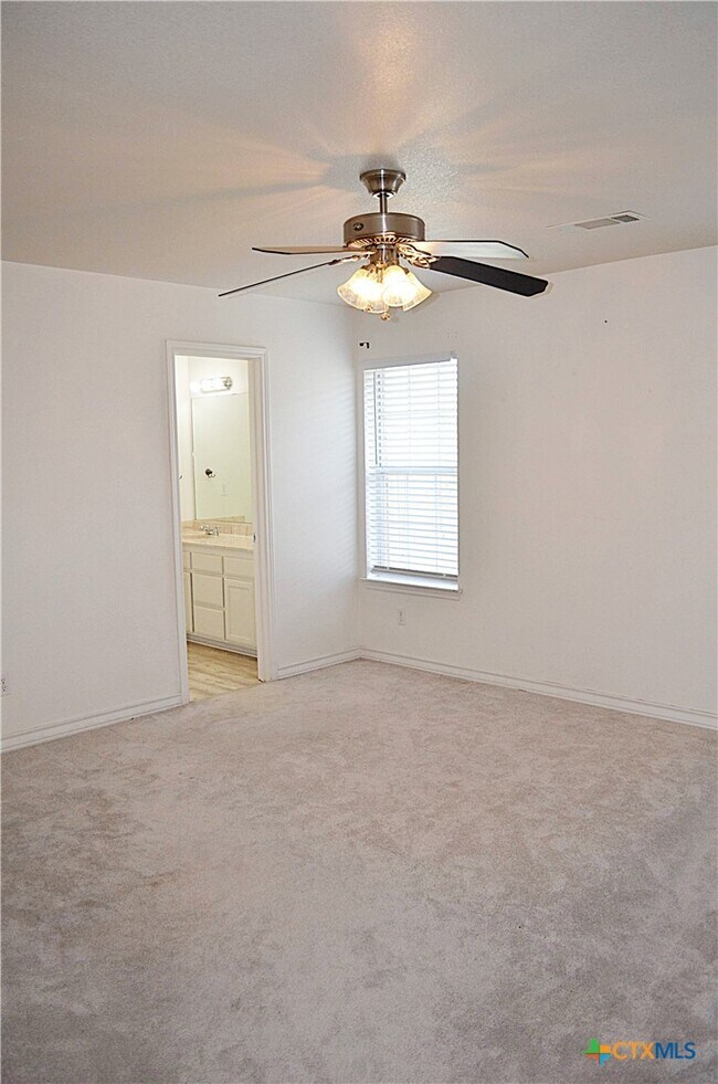 Building Photo - 2105 Merle Dr