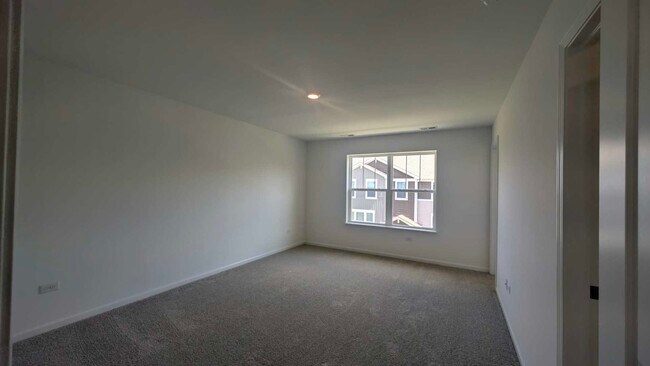 Building Photo - 434 Red Oak Cir