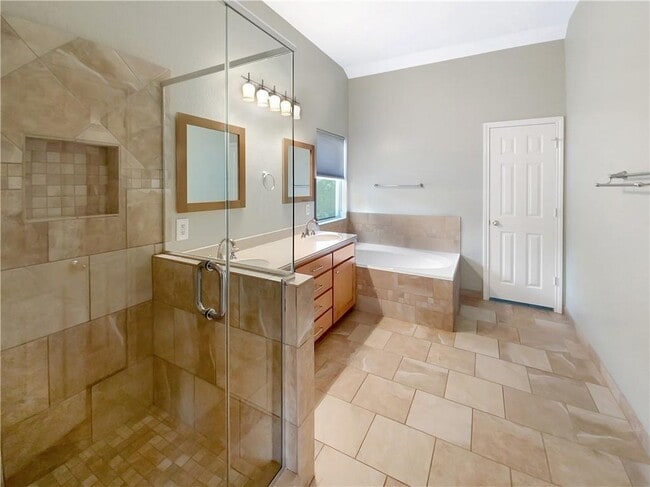 Building Photo - 5916 Lomita Verde Cir