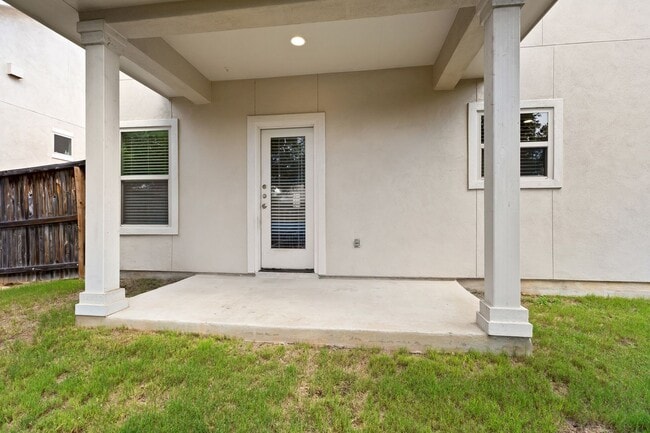 Building Photo - 3 Bedrooms and 2.5 Bathrooms located in Ca...