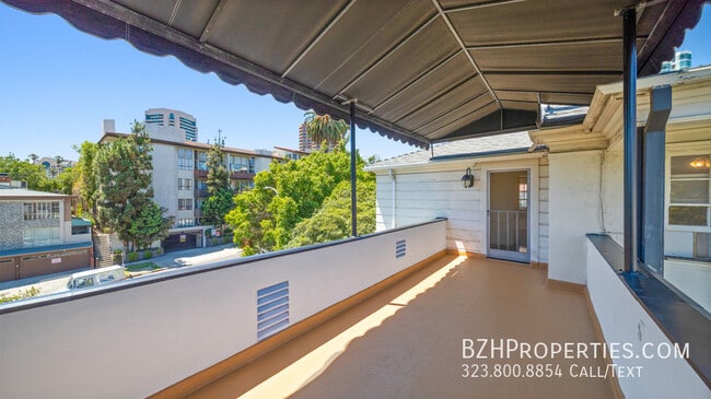 Building Photo - 1284 S Beverly Glen Blvd