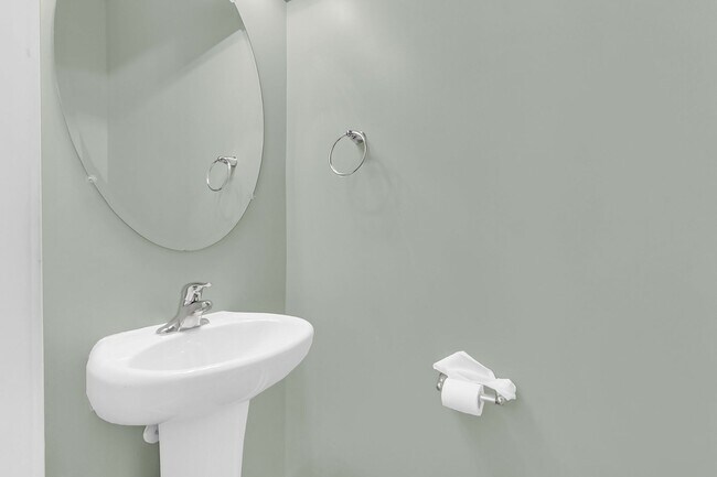 Building Photo - Beautiful FOUR bedroom townhome in Goose Creek!