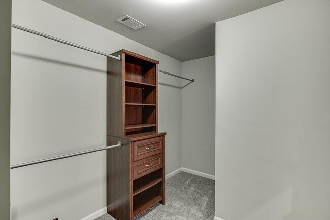 Building Photo - 4537 Grandview Pkwy