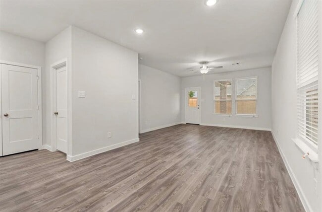 Building Photo - 12927 California Palm Ct