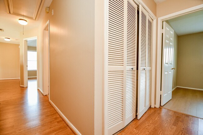 Building Photo - 11707 Turtle Lake Dr