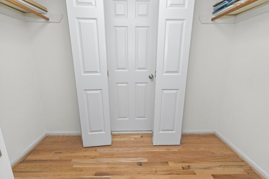 His and Hers closet (Master) - 1218 Vfw Pky