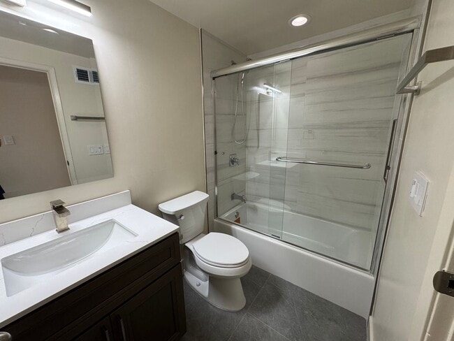 Building Photo - Beautifully Renovated 4-Bedroom Home in We...