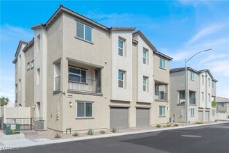 Building Photo - 2662 Champagne Gold Ave