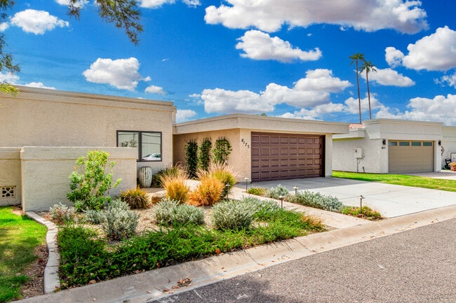 Building Photo - 8175 E Del Cuarzo Dr