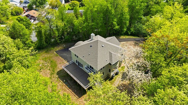 Building Photo - 5116 Shore Dr