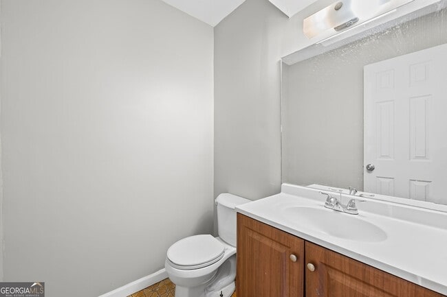 Building Photo - 2127 Golfview Dr SE