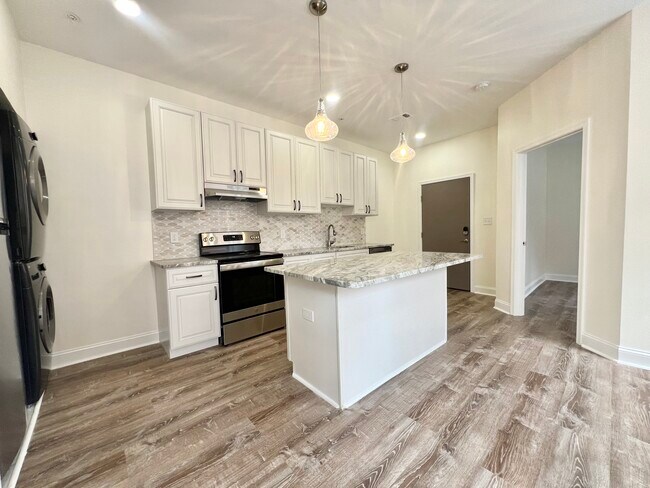 Primary Photo - 301 South St