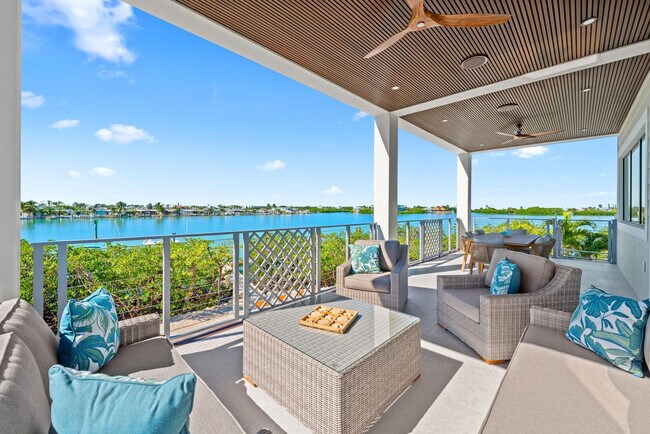 Building Photo - 247 Pescayo Ave