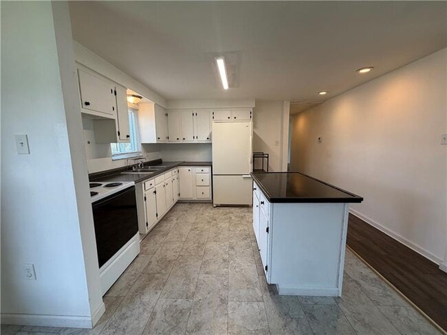 Building Photo - 2000 McMinn St