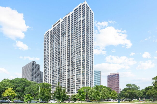 Primary Photo - 2800 N Lake Shore Dr
