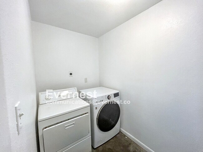 Building Photo - 618 Pilgrim Dr