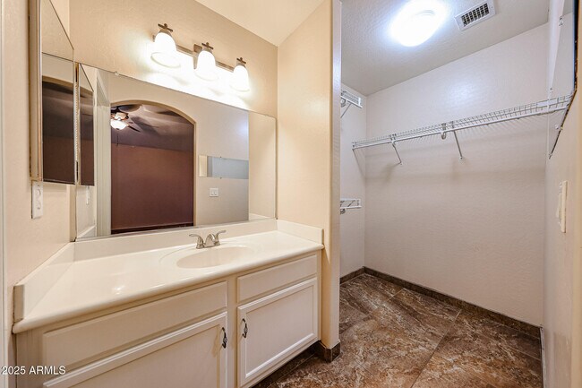 Building Photo - 11761 W Dos Rios Dr