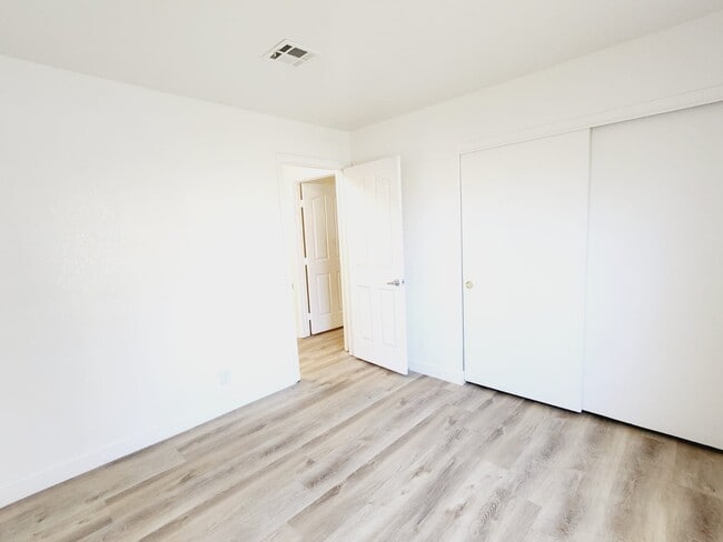 Building Photo - 2617 S Durango Dr