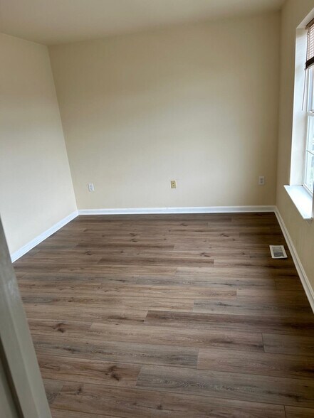 Building Photo - 409 Gandy Dancer Ct