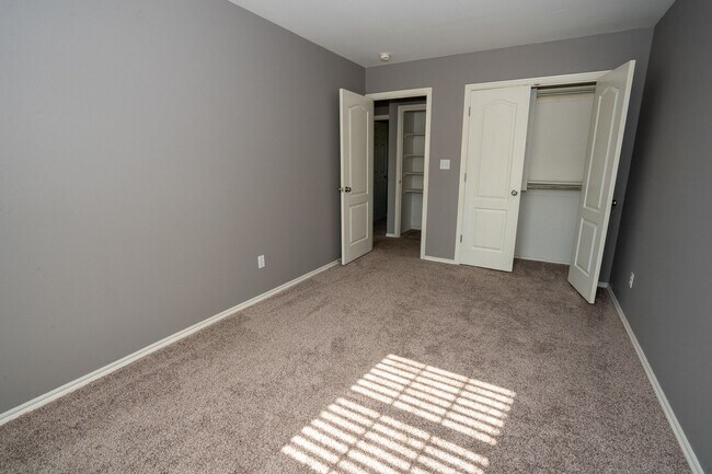 Building Photo - 3 Bed / 2 Bath in Collinsville!