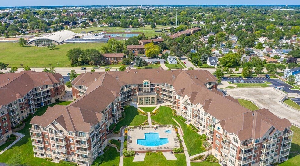 Building Photo - 4110 S Lake Dr