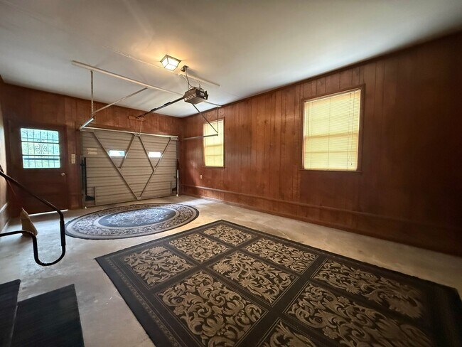 Building Photo - 3-Bedroom Home with Spacious Yard, Storage Shed & Natural Light